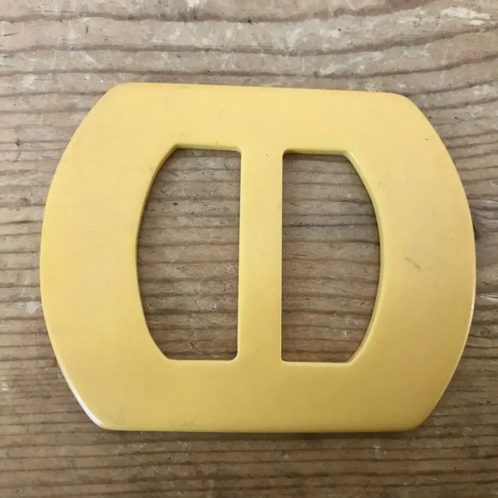 Vintage 30s 40s Mid Century Butterscotch Amber Bakelite Tested Carved Buckle 7cm
